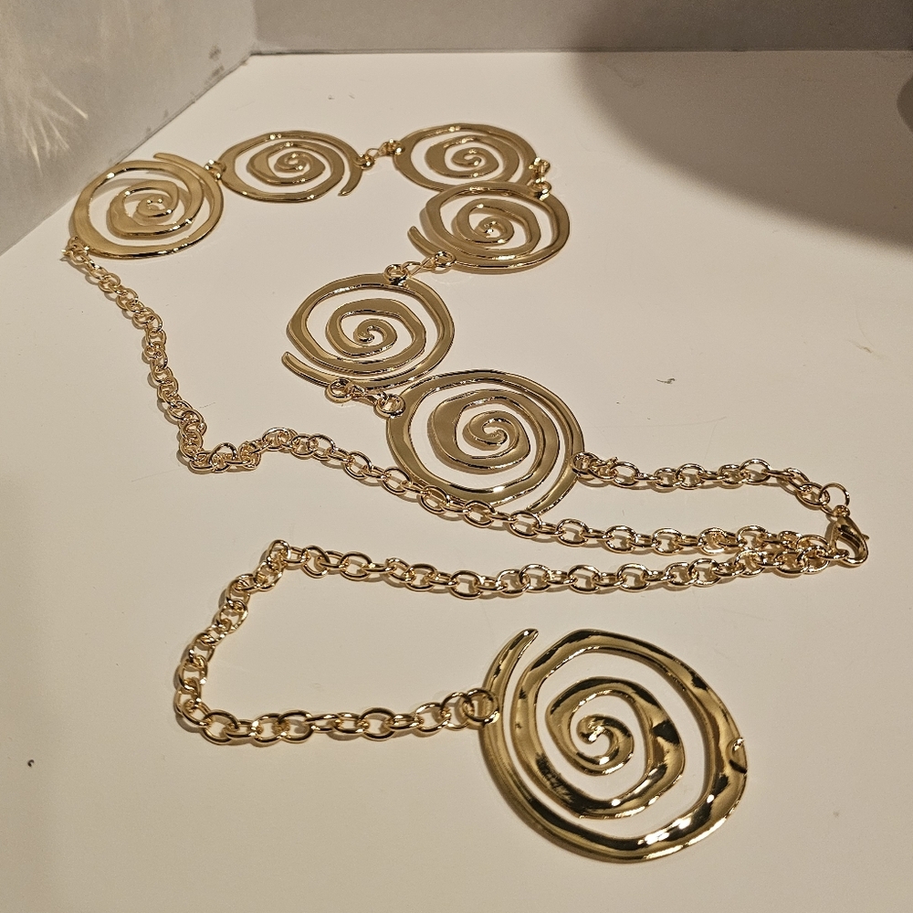 Cute Unique Gold Spiral Chain Belt NWT